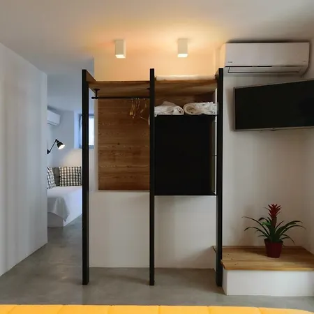 L'arco Milos * آداماس